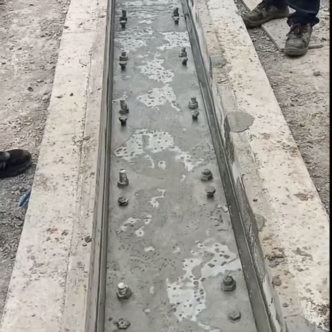 西畴港口码头起重机龙门吊重型机械设备稳固用早强快凝轨道胶泥